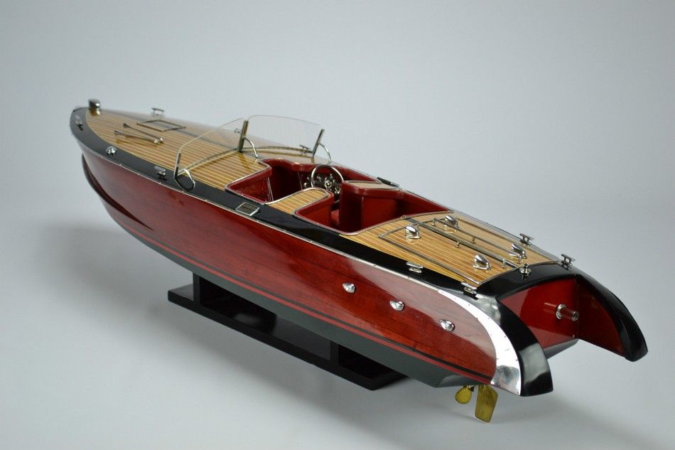 Model Wooden Speed Boat